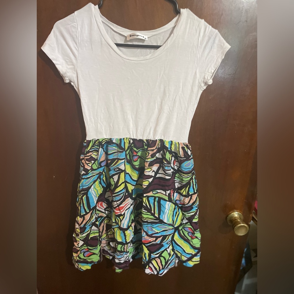 Tee shirt mini dress size medium patterned skirt